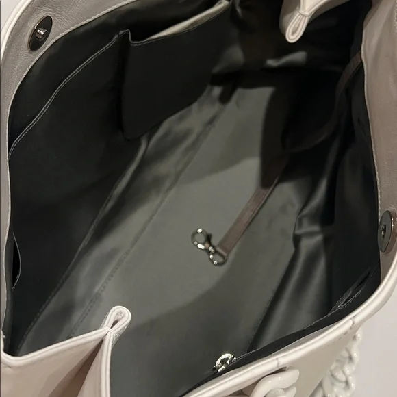 ❤️NWT CHANEL MODERN CHAIN RHODOID WHITE LEATHER TOTE BAG - Picture 10 of 15